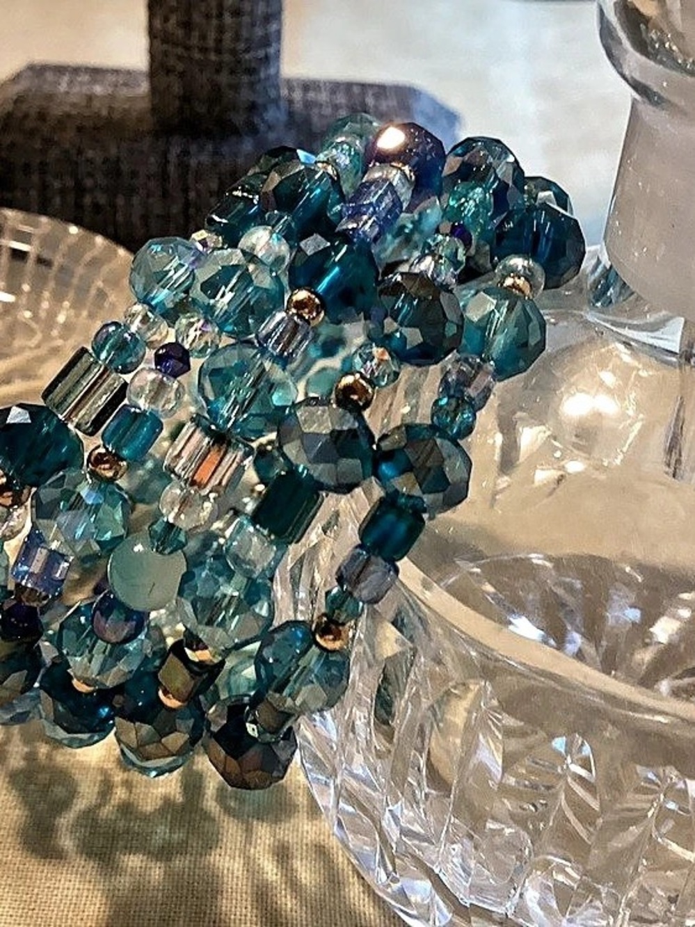 NWOT. Beautiful Shades of Blue Memory Wire Wrapping Bracelet